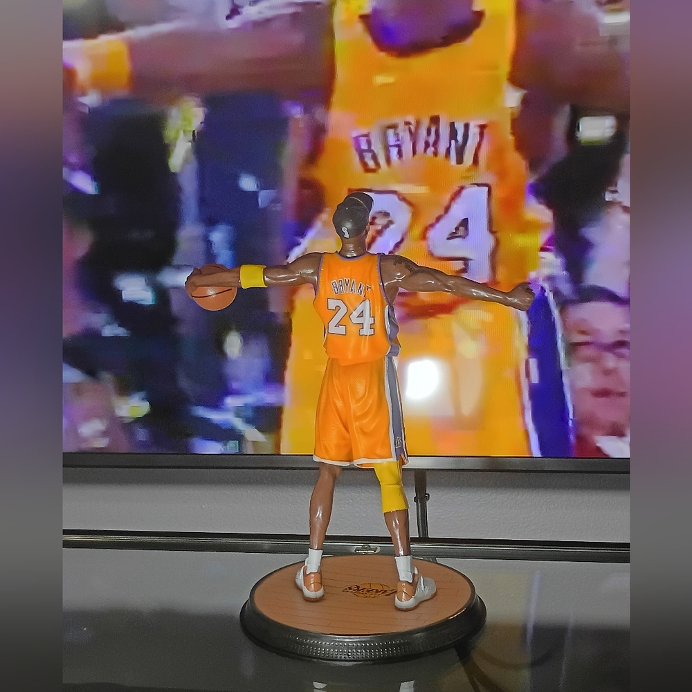 Kobe Beats Boston 2010 Championship Sports Figure GREAT CHRISTMAS GIFT!! - Picture 7 of 7